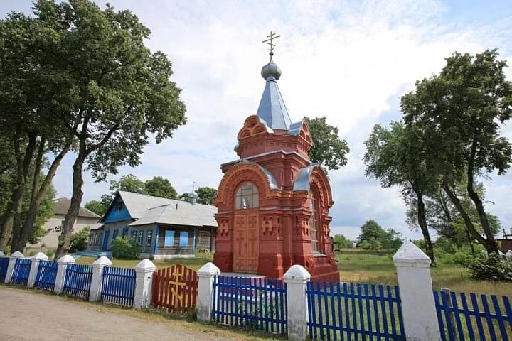 Skrygalov. Chapel and monument to the Metropolitan of Kiev.