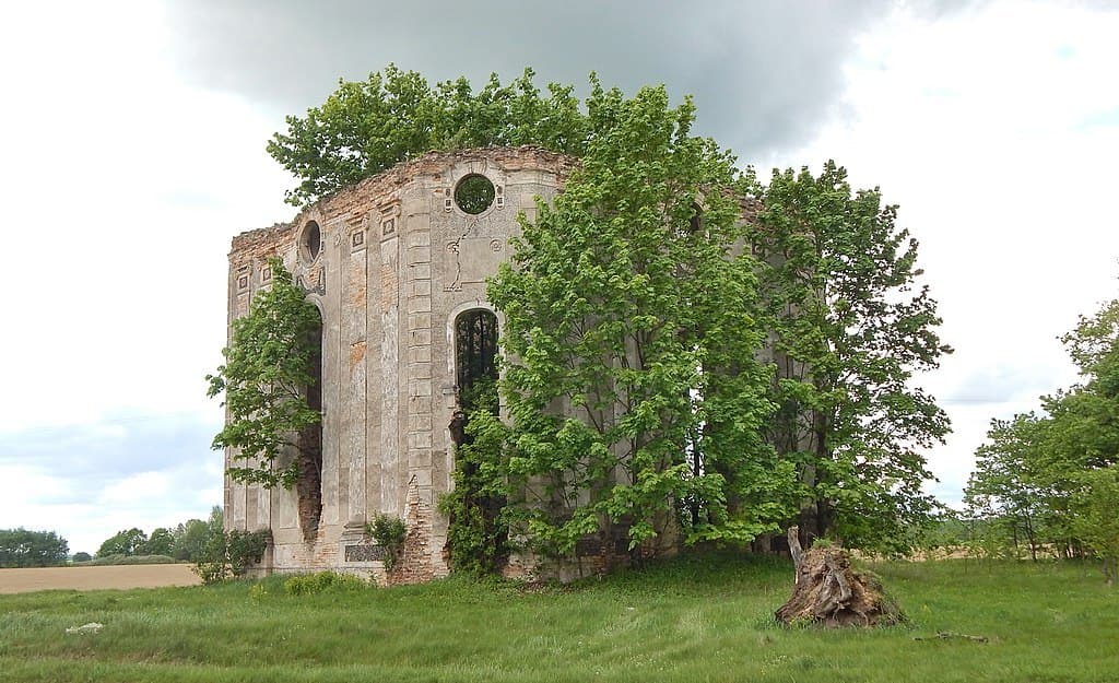 Shchechitsy. Chapel-tomb of the Yablonovskys.