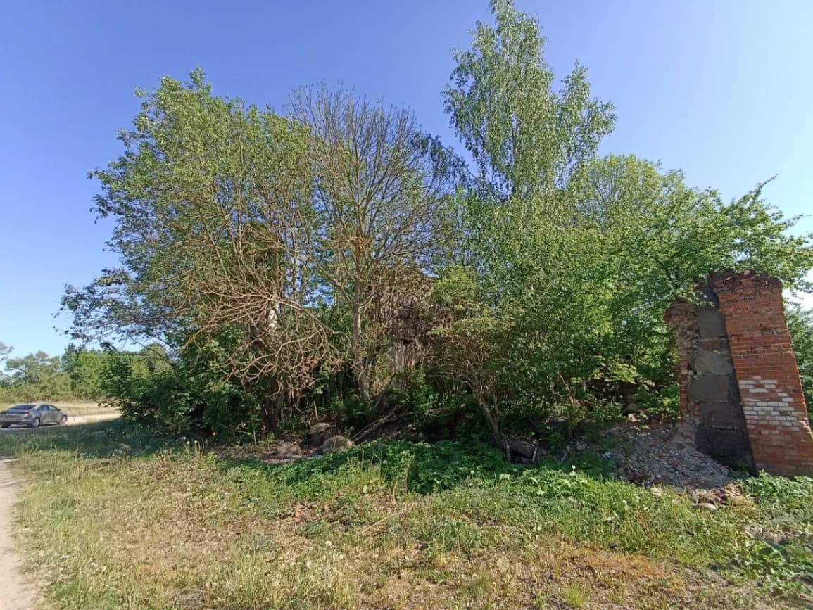 Obodovtsy. Farm buildings ruins of the Bogdanovich estate.