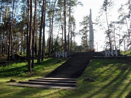 Старасек. Мемарыяльны комплекс "Зыслаў".