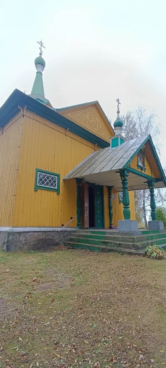 Осиногородок. Покровская церковь и колокольня.