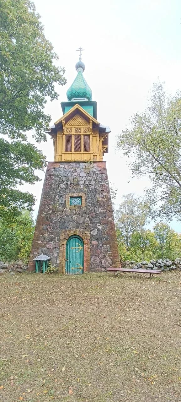 Осиногородок. Покровская церковь и колокольня.