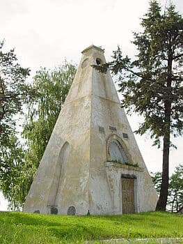 Малиновщина. Часовня-усыпальница Свенторжецких.