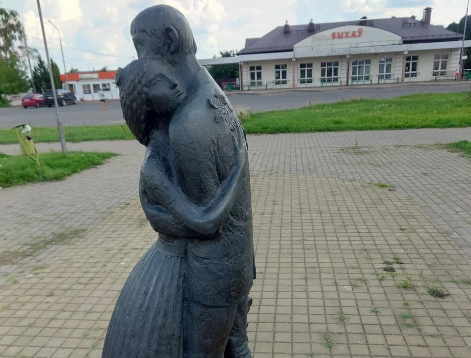 Bykhov. Monument "Na Rostanyakh. Meeting. Parting".