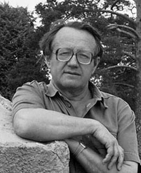 Глуша. Могила писателя Алеся Адамовича.