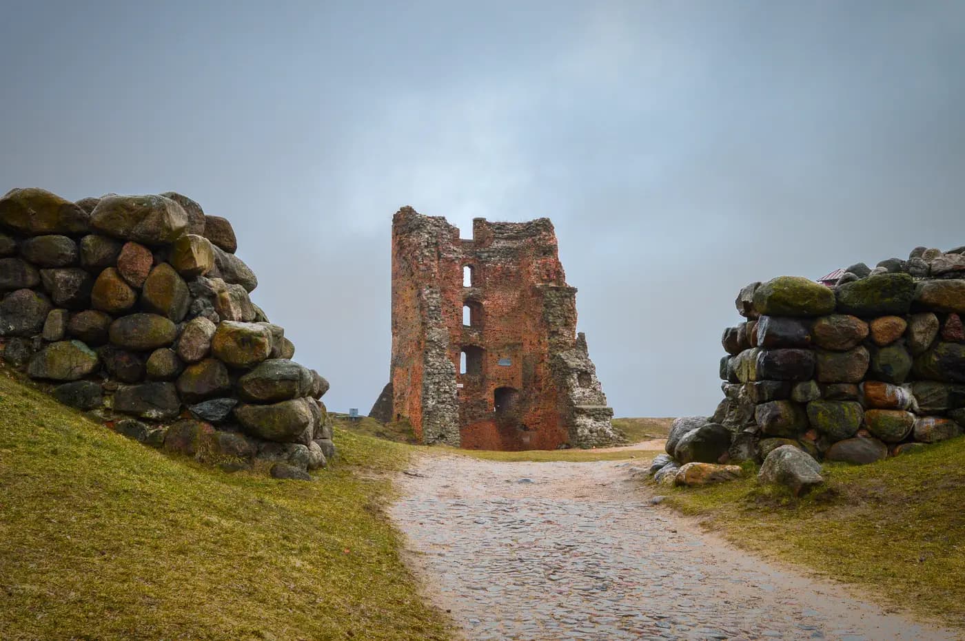 Новогрудок. Руины Новогрудского замка.