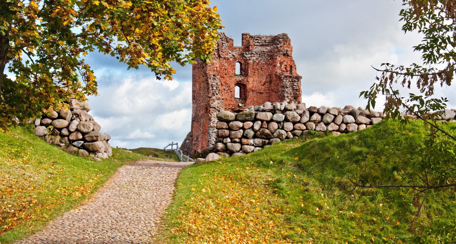 Новогрудок. Руины Новогрудского замка.