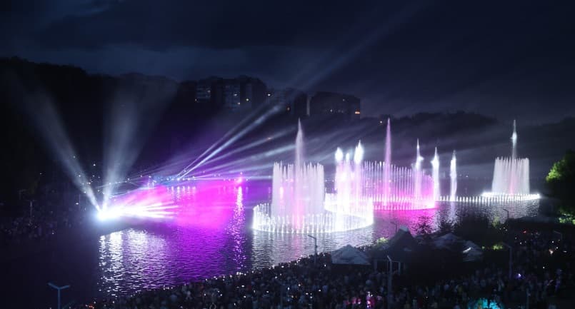 Mogilev. The "singing" light and music fountain on Dubrovenka.