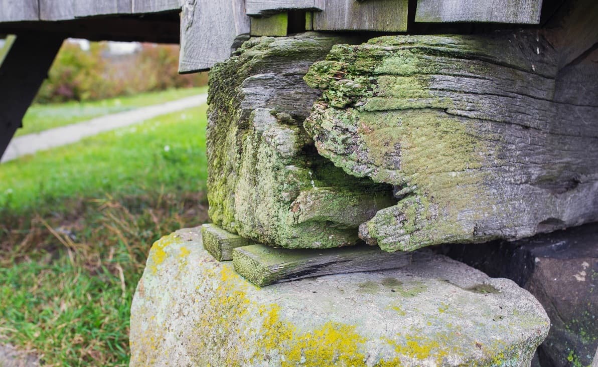 Гирск. Руины ветряной мельницы.