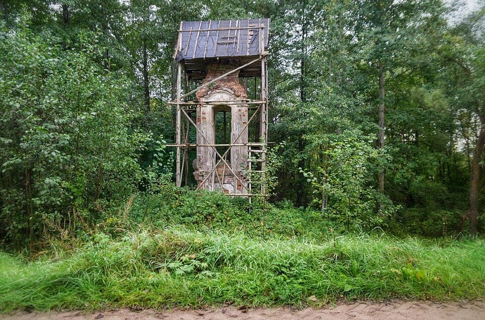 A Ruchitsa. Ruins of chapels.