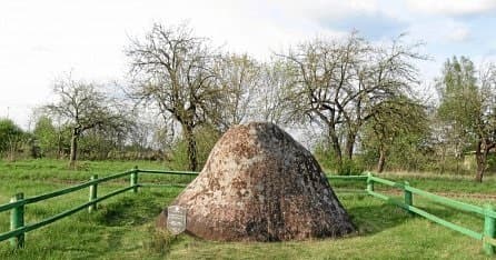 Kameno. The "Vorotishin Cross" boulder.