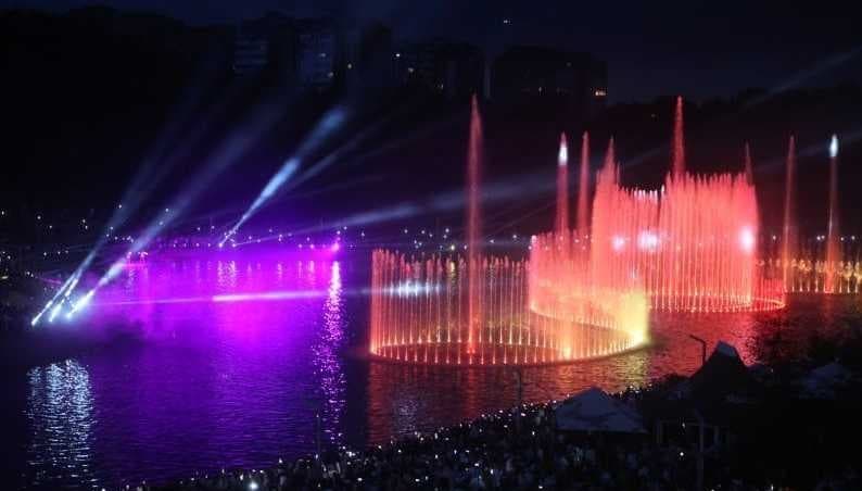 Mogilev. The "singing" light and music fountain on Dubrovenka.
