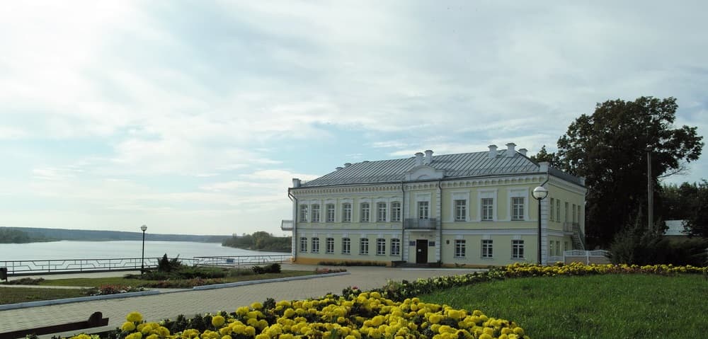 Loev. The house of the merchant Dolgin.