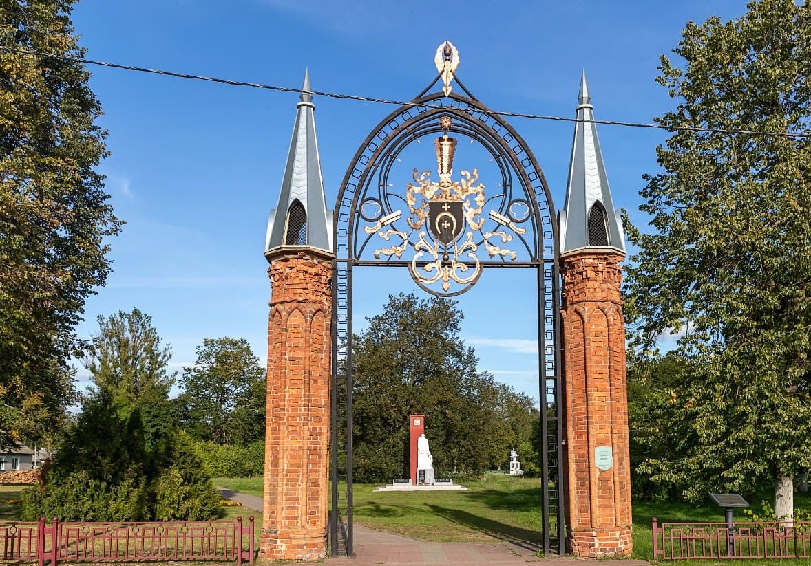 Sarya. Manor park of the first half of the 19th century.