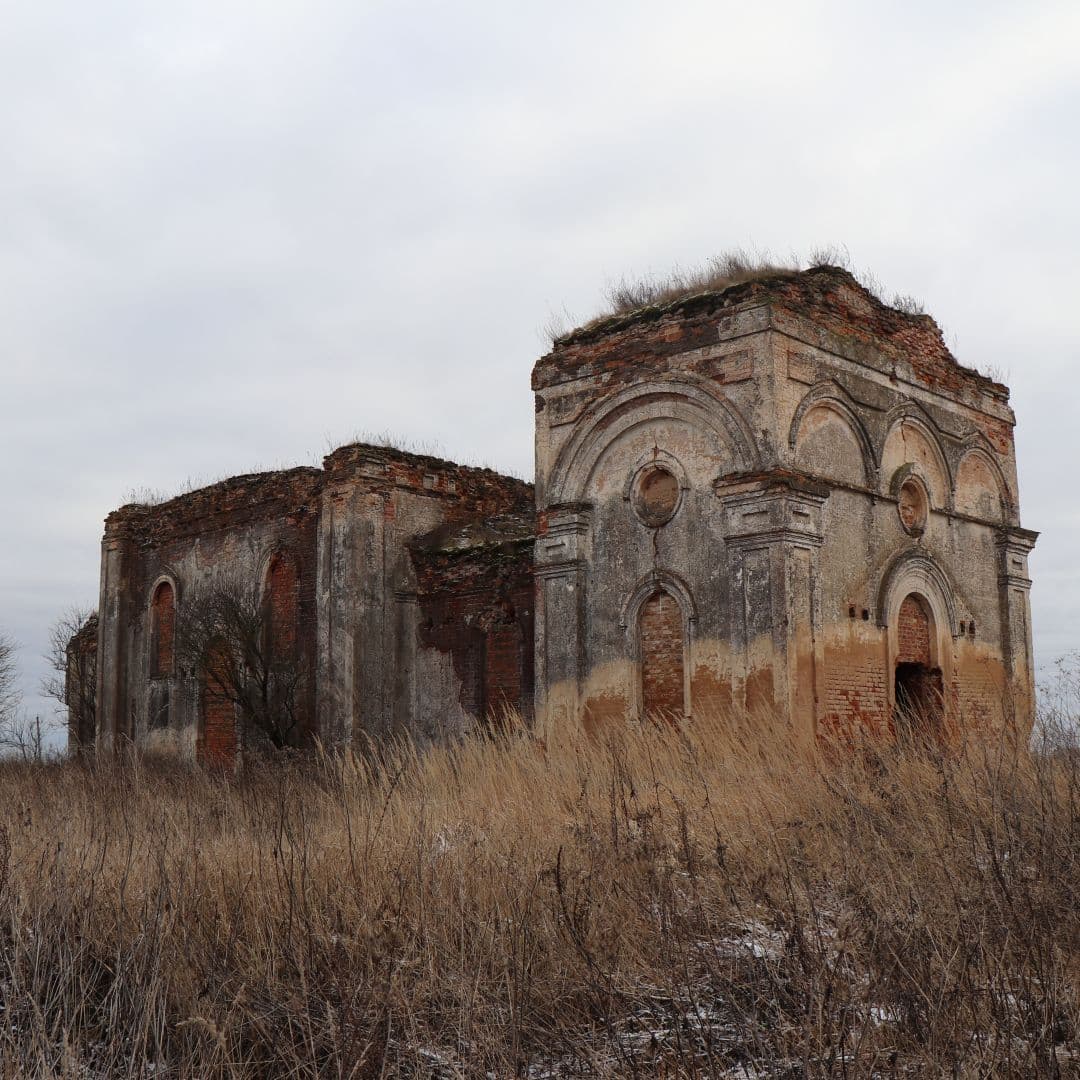 Koltovo. Ruins of an unnamed 19th century church.