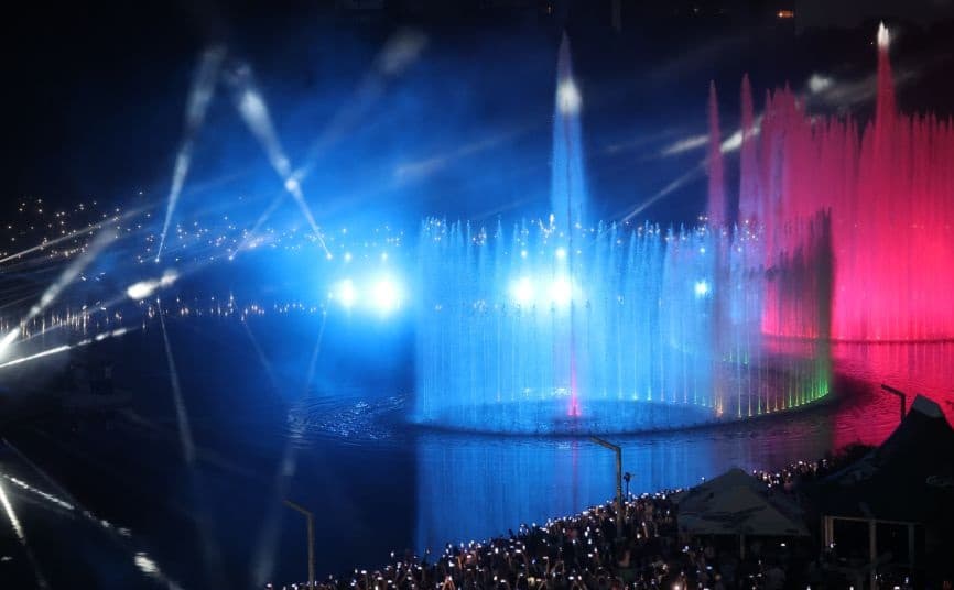 Mogilev. The "singing" light and music fountain on Dubrovenka.