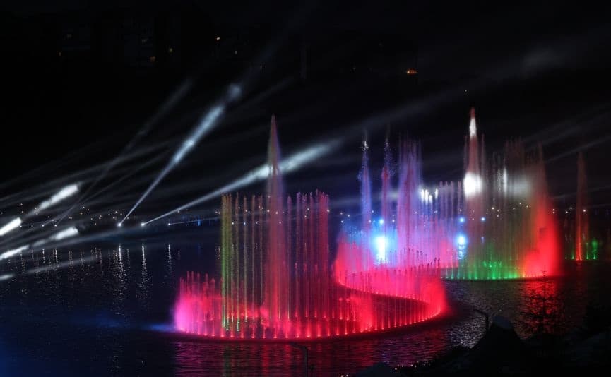 Mogilev. The "singing" light and music fountain on Dubrovenka.