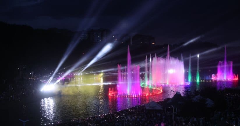 Mogilev. The "singing" light and music fountain on Dubrovenka.