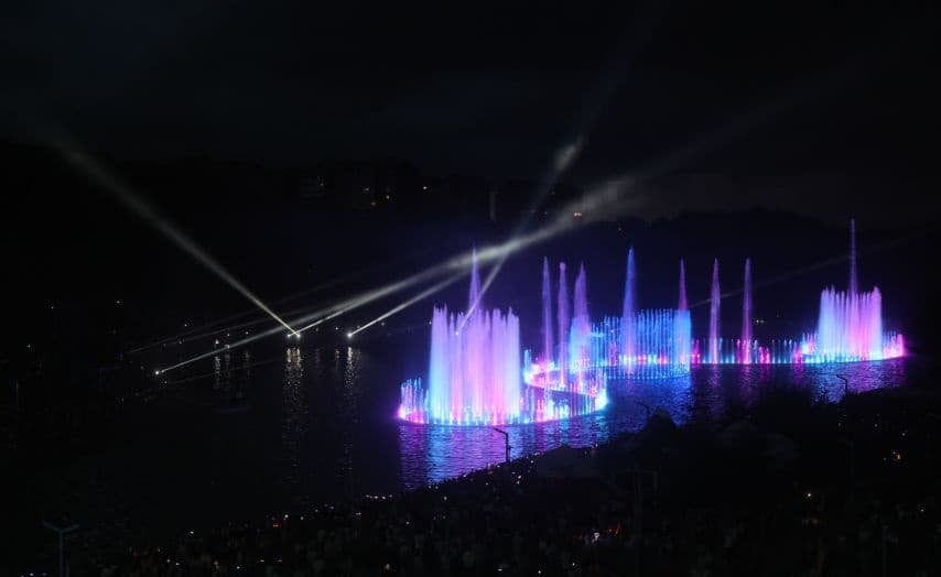 Mogilev. The "singing" light and music fountain on Dubrovenka.