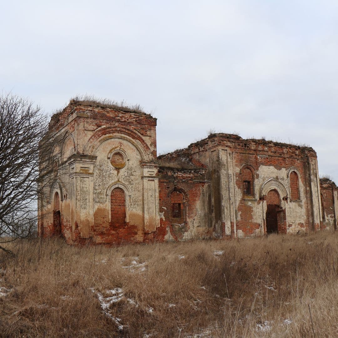 Koltovo. Ruins of an unnamed 19th century church.