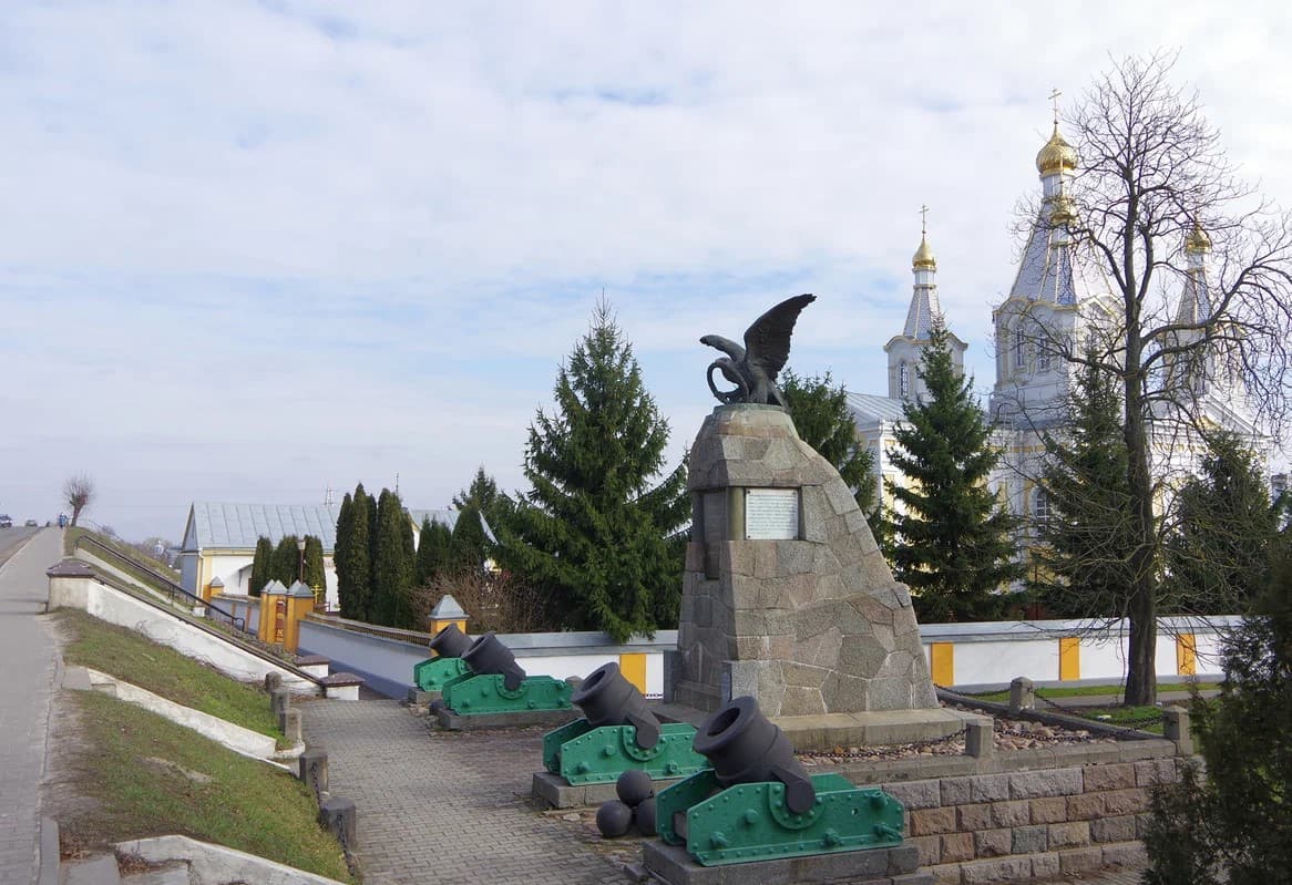Кобрын. Помнік у гонар перамогі ў вайне 1812 года.