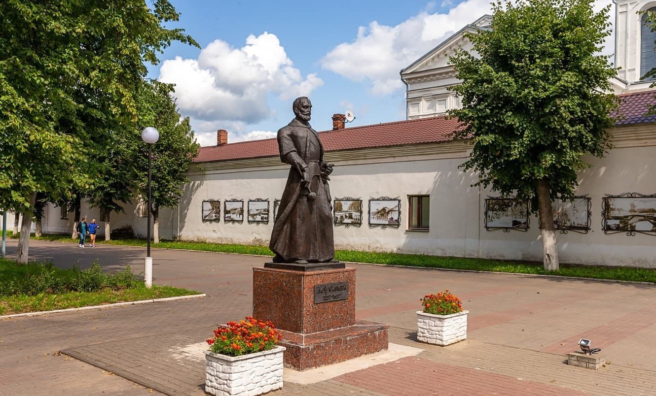 Лепель. Помнік Льву Сапегу.