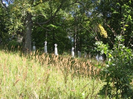 Паташня. Латышская школа і могілкі.