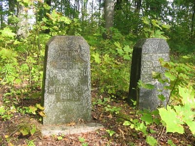 Паташня. Латышская школа і могілкі.