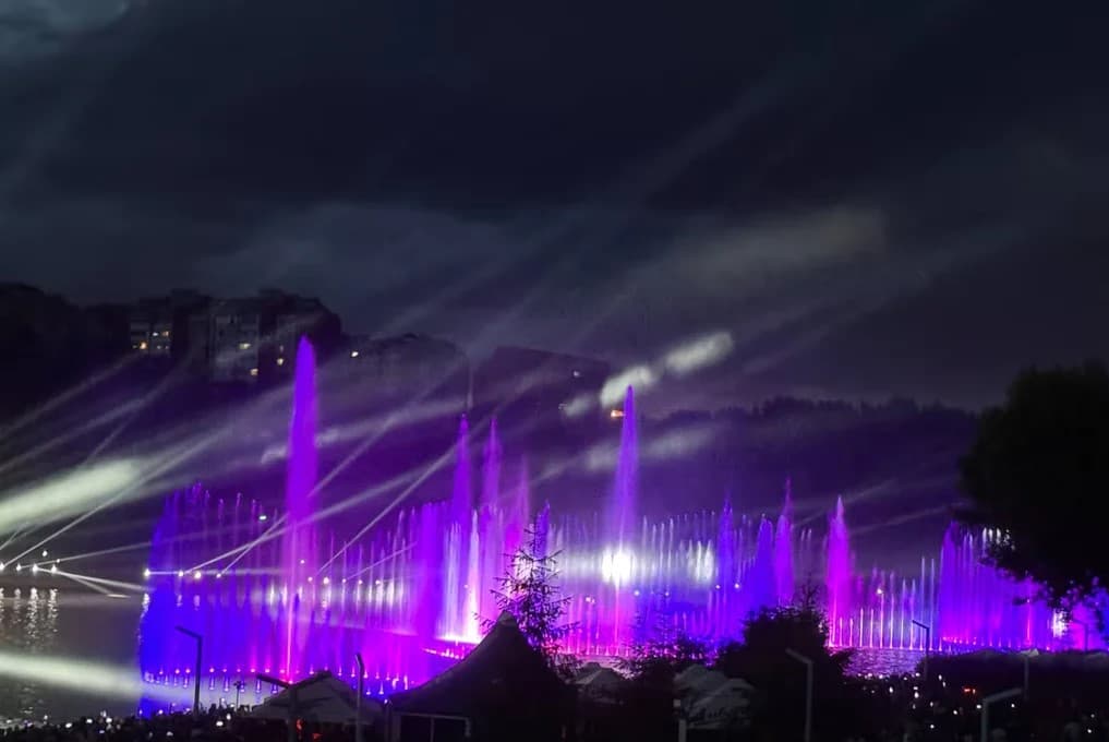 Mogilev. The "singing" light and music fountain on Dubrovenka.