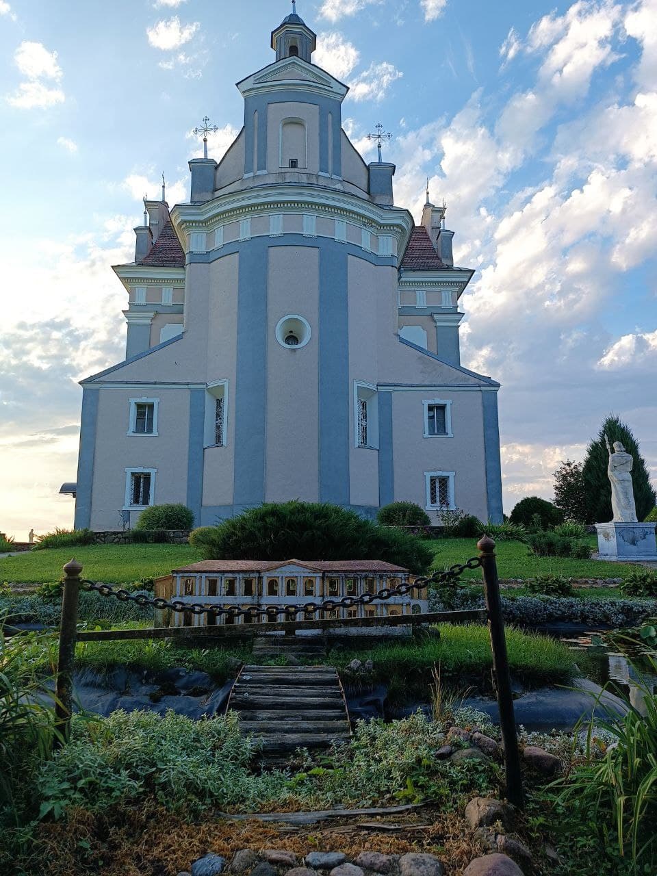 Лучай. Касцёл Святога Тадэвуша.