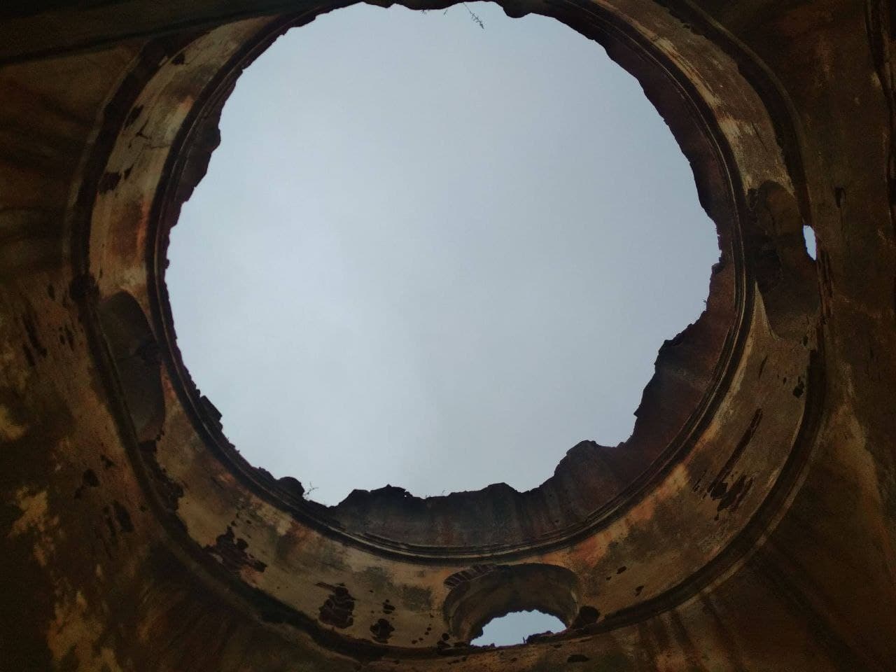 Тубышки. Руины Свято-Николаевской церкви.