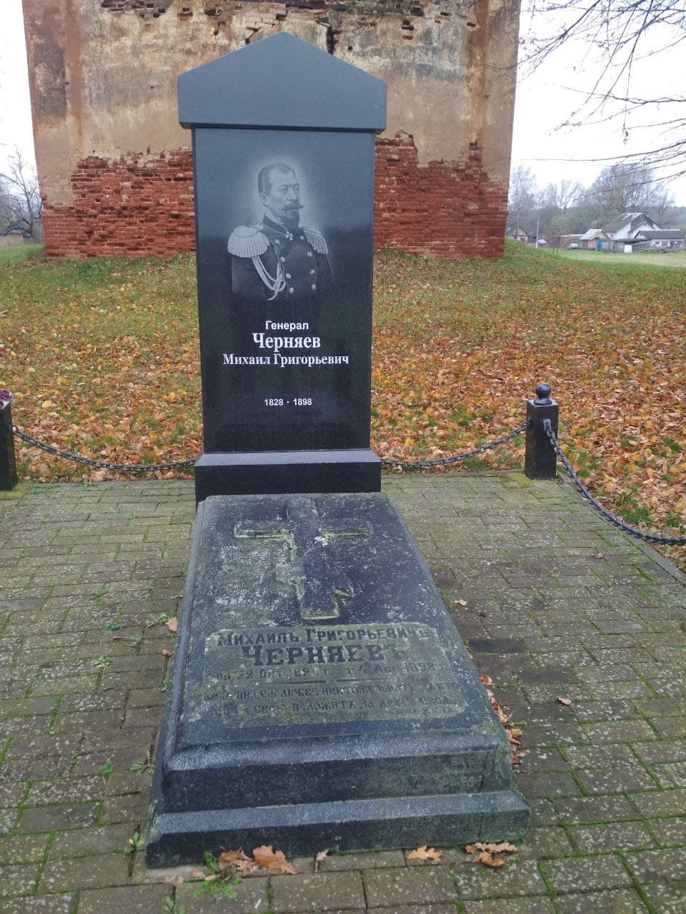 Тубышки. Руины Свято-Николаевской церкви.