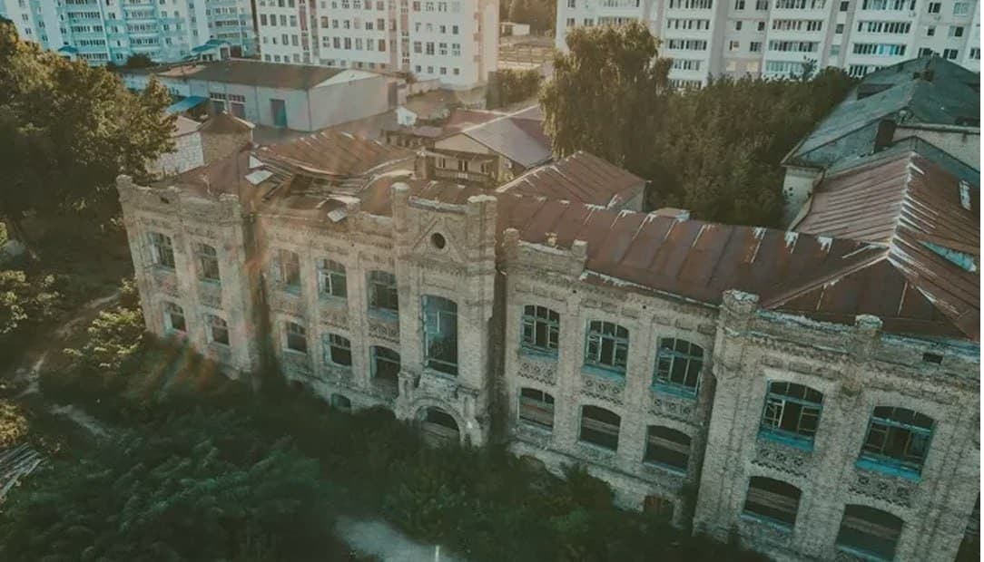 Мазыр. Закінутая павятовая бальніца пачатку XX стагоддзя.