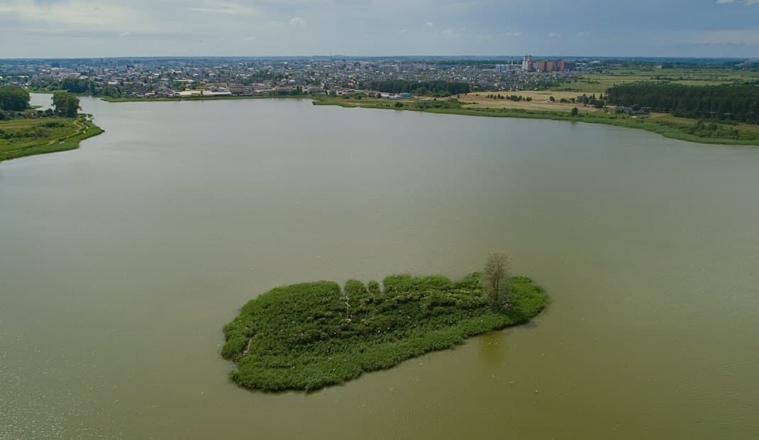Глубокое. Крест на острове озера Великое.