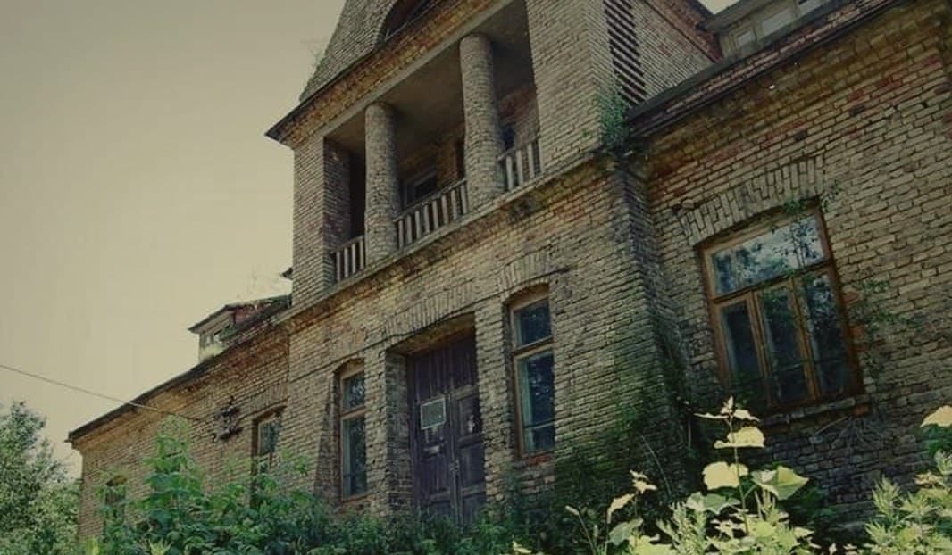 Бершты. Бывшее здание администрации гмины.