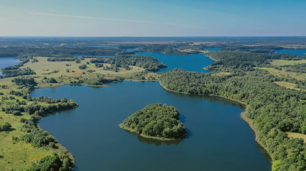 Возера Усая. Востраў у форме сэрца.