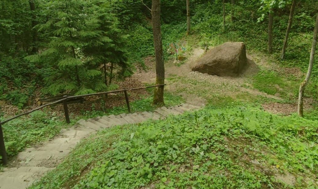 Нявесцін камень.