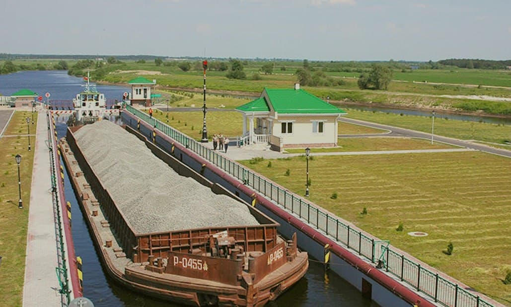Duboe. The hydroelectric complex.