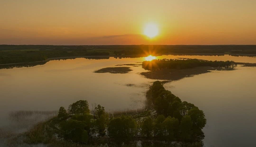 Мядзел. Востраў Замак на возеры Мястра.