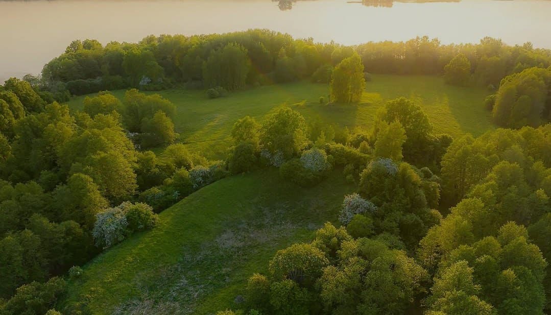 Мядзел. Востраў Замак на возеры Мястра.