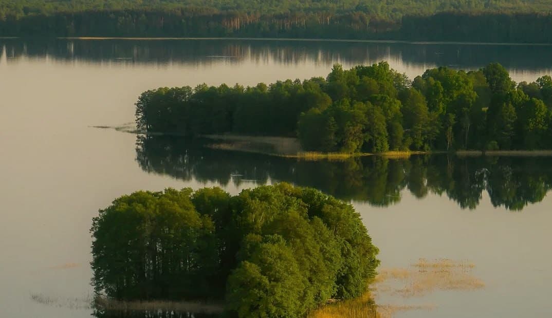 Мядзел. Востраў Замак на возеры Мястра.