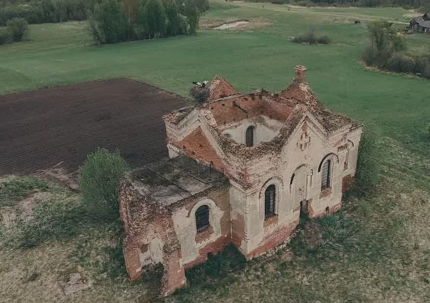 Мосар. Заброшенная Сретенская церковь.