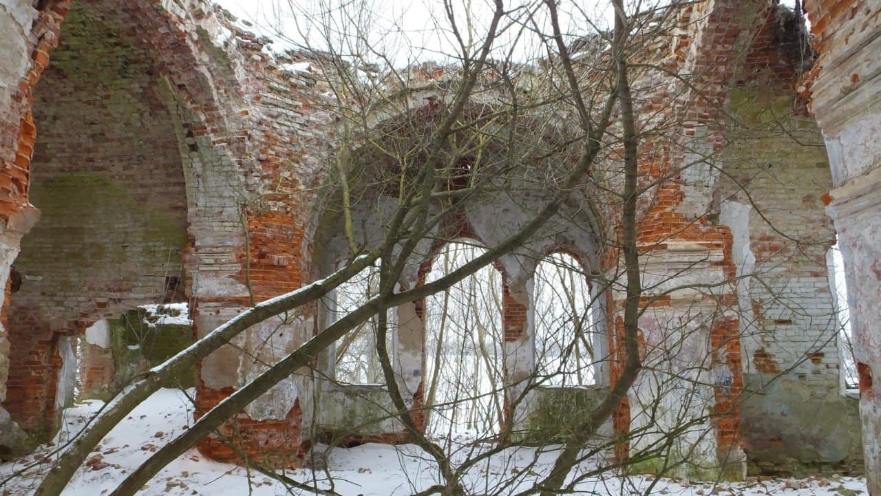 Немерава. Руіны Пакроўскай царквы.