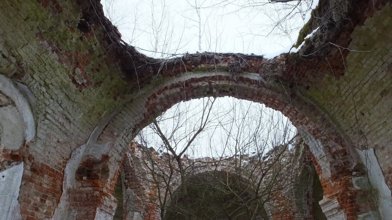 Немерава. Руіны Пакроўскай царквы.