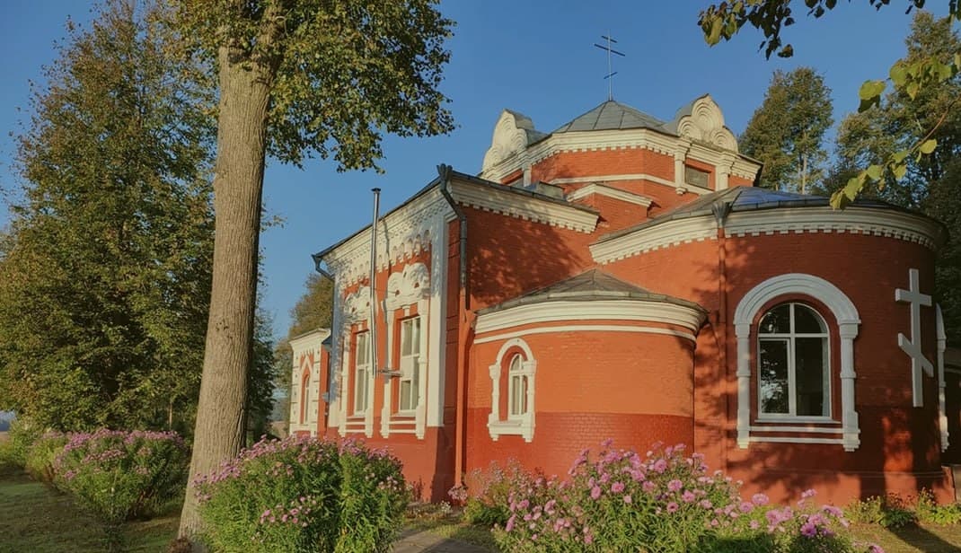 Bolshaya Komarovka. The St. George the Victorious church.